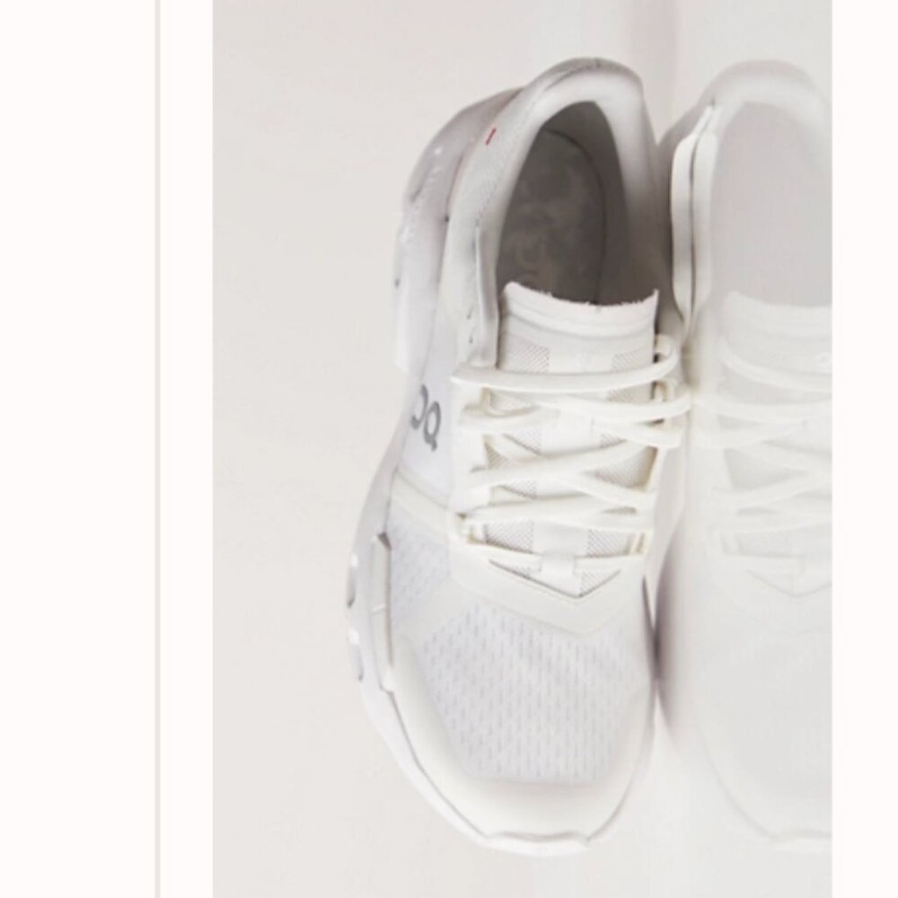 Like NEW On Cloudpulse Sneakers Undyed / Frost Size: US 8.5